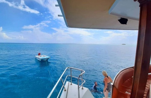 Vaavu Atoll House | 6 cabin cruiser in Ctr Atoll, included food/drinks