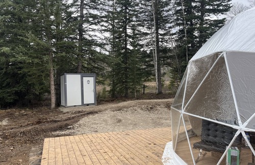 Hinton Cabin | #6 Dome - Jasper Gateway Glamping