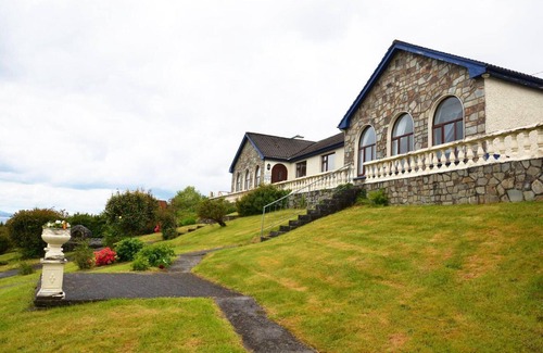 Blackwater Bridge House | 6 Ensuite Bedrooms-sleeps 12-garden-sea & Mtn View