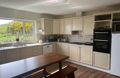 Blackwater Bridge House | 6 Ensuite Bedrooms-Sleeps 12-Garden-Sea & Mtn View