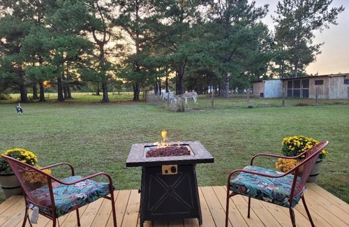 Loris House | 6 golf courses within 20 minutes, 30 foot camper with deck, firepit & BBQ