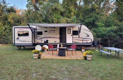 Loris House | 6 golf courses within 20 minutes, 30 foot camper with deck, firepit & BBQ