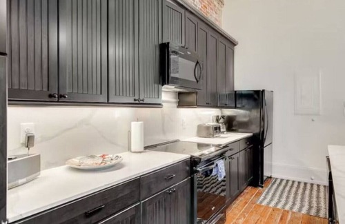 Galveston House | 6 Individual Lofts ~ Shared Common Area · Sleeps 23! Hendley Market Lofts