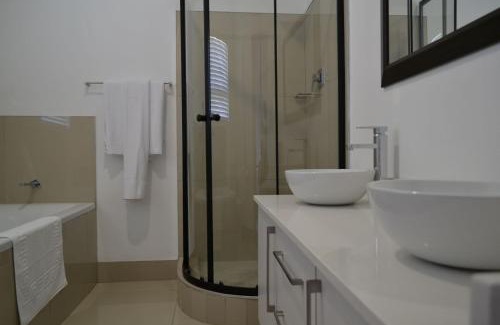 Klerksdorp House | 6 Kiaat Suites