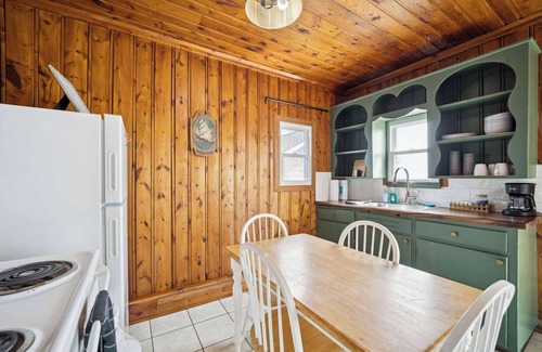 Oscoda Cabin | #6 | Light-Filled, Near the Shore