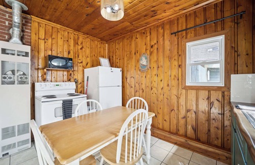 Oscoda Cabin | #6 | Light-Filled, Near the Shore