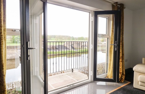 Gargrave Cottage | 6 LOCK VIEW, pet friendly, with hot tub in Gargrave