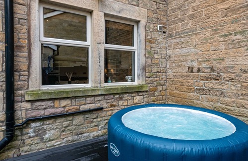 Caton House | 6* Lux 3 bed Cottage Private Island near Lake District & Lancaster