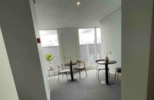 Raamsdonksveer Apartment | 6 Luxe rooms, 12 beds combined, parking, kitchen, Bed en Koffie