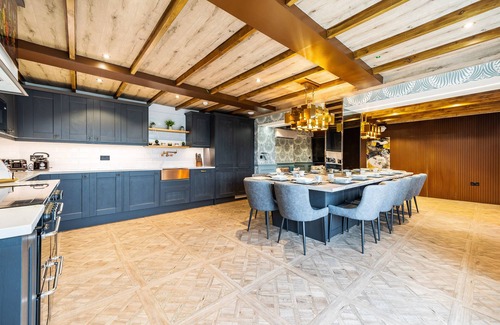 Morecambe House | 6* Luxury Private Beach Manor House with full heated swimming pool, gym & spa