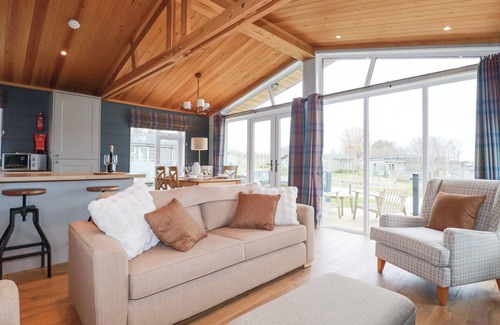 Lower Trengale Cottage | 6 MEADOW RETREAT, character holiday cottage, with hot tub in Dobwalls