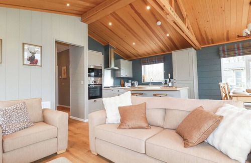 Lower Trengale Cottage | 6 MEADOW RETREAT, character holiday cottage, with hot tub in Dobwalls