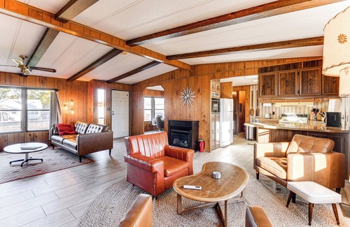 Castleford House | 6 Mi to Balanced Rock Park: Home in Castleford