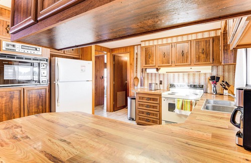 Castleford House | 6 Mi to Balanced Rock Park: Home in Castleford