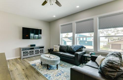 Rockport House | 6 Mi to Beach Modern Rockport Home!