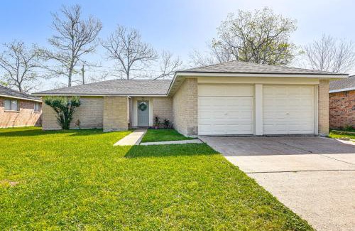Heritage Park House | 6 Mi to Clear Lake Family Home with Patio and Yard