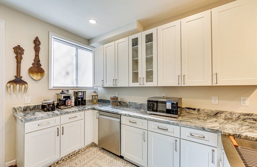 Squirrel Hill South House | 6 Mi to Downtown - Spacious Home in Pittsburgh!