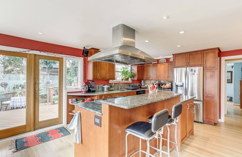 Ballard House | 6 Mi to Downtown: Walkable Seattle Home w/Hot Tub