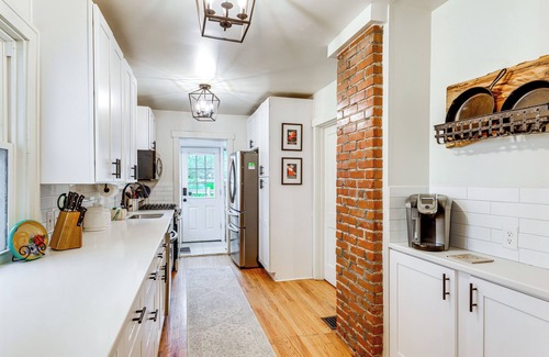 South Kansas City House | 6 Mi to Dtwn: Home w/Deck & Yard in Kansas City