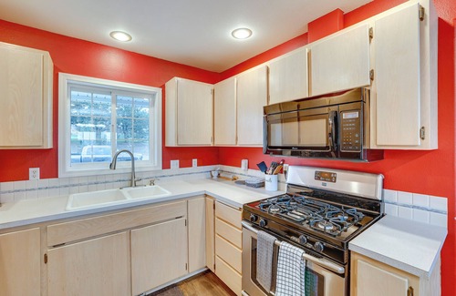 Clarkston House | 6 Mi to Dtwn Lewiston: Quiet Home w/Views