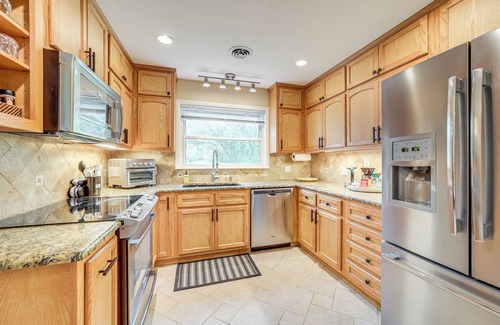 Tulsa House | 6 Mi to Dtwn: Waterfront Home in Tulsa!