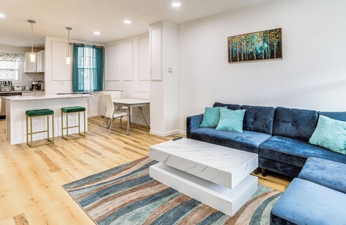 Primos Secane House | 6 Mi to Eagles Games: Stylish Philly Townhome!