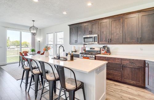 Erda House | 6 Mi to Great Salt Lake Mtn-View Retreat!