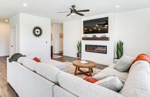 Erda House | 6 Mi to Great Salt Lake Mtn-View Retreat!