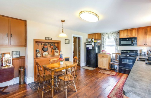 White Haven House | 6 Mi to Hickory Run Park: Victorian Home w/Porch