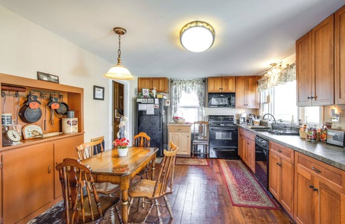 White Haven House | 6 Mi to Hickory Run Park: Victorian Home w/Porch