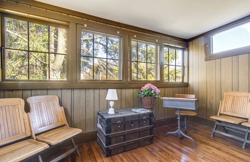 White Haven House | 6 Mi to Hickory Run Park: Victorian Home w/Porch