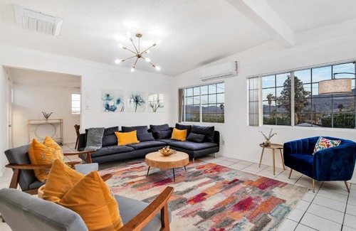 Twentynine Palms House | 6 Mi to Joshua Tree Home with Outdoor Oasis and View!