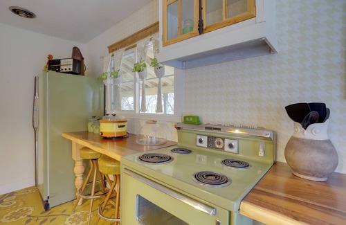 Coloma House | 6 Mi to Lake Michigan: Coloma Farmhouse