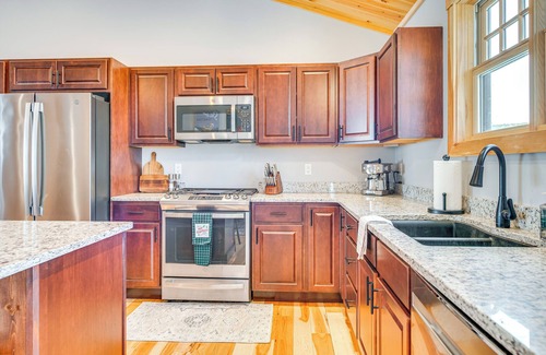 Gilford House | 6 Mi to Lake Winnipesaukee: New Hampshire Home