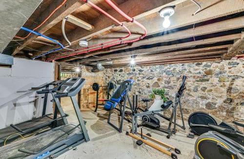 Mishawaka House | 6 Mi to Notre Dame Family Retreat with Deck and Yard