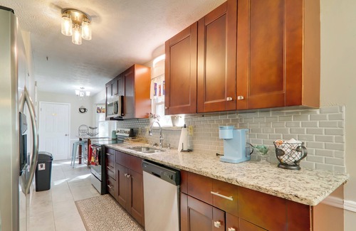 Snellville House | 6 Mi to Stone Mtn Park: ‘The Forrest’ Home w/Deck