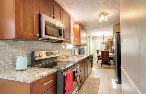 Snellville House | 6 Mi to Stone Mtn Park: ‘The Forrest’ Home w/Deck