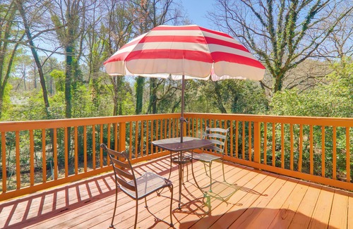 Snellville House | 6 Mi to Stone Mtn Park: ‘The Forrest’ Home w/Deck