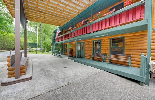 Robbinsville Cabin | 6 Mi to Town: Robbinsville Apt w/Deck & Grill