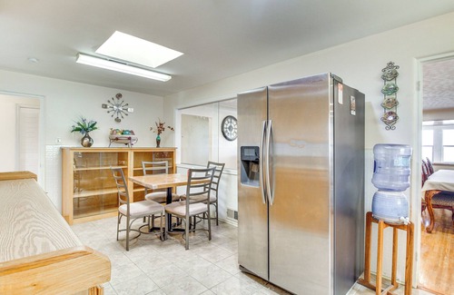 Northwest Heights House | 6 Mi to UNM: Albuquerque Family Abode w/Views!