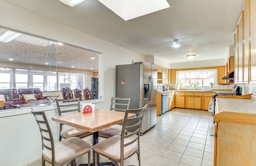 Northwest Heights House | 6 Mi to UNM: Albuquerque Family Abode w/Views!