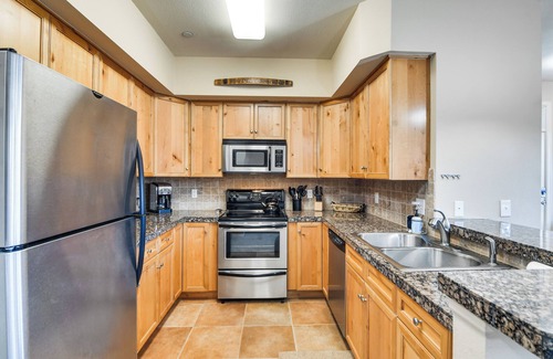 Fraser Condo | 6 Mi to Winter Park: Cozy Mtn Condo w/Hot Tub