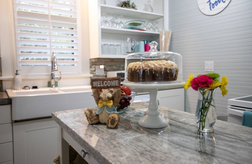 Fredericksburg House | .6 miles to Marktplatz, 3 minute drive, walkable.
