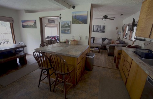 Marblemount Cottage | 6 miles to North Cascades NP on the Cascade River