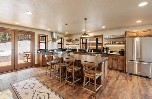 West Yellowstone House | 6 miles to Yellowstone:2 Homes on gated 11acre Montana Ranch
