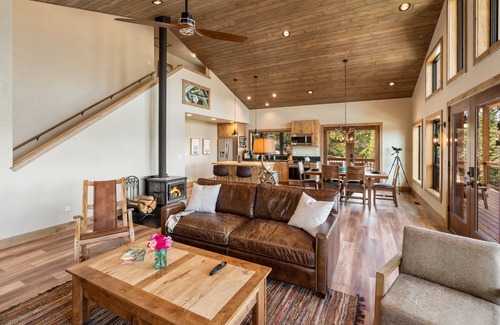 West Yellowstone House | 6 miles to Yellowstone:2 Homes on gated 11acre Montana Ranch