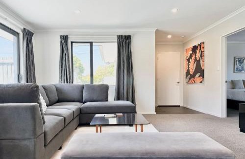 Burnside House | 6 min to Airport Burnside Full house with big yard
