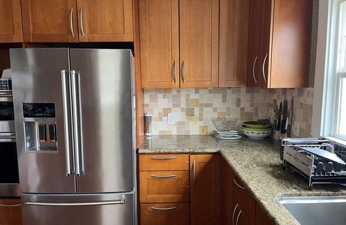 East Palo Alto House | 6 Minutes from SF Bay, Near Meta, Stanford and Google ~ 3-Bedroom Vacation Home