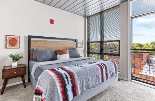 Old West Side Apartment | 6 Modern Apts - 12 Beds w Parking - Near Kerrytown