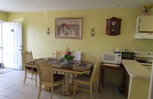 Pelican Condo | 6 months renal discount. Sunshine, Quiet, Pristine, Romantic 1/1 Condo
